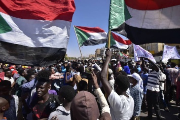 Премьер Судана вернется в должность после попытки переворота