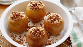 Полезные и вкусные рецепты: как приготовить печеные яблоки с овсяными хлопьями и корицей