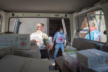 Борьба с пандемией: как Красный Крест поддержал мариупольские больницы, - ФОТО