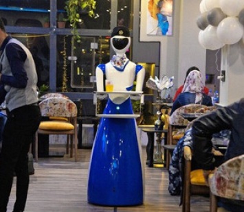 В Ираке открылся ресторан с роботами-официантами