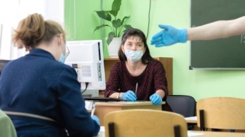 В Николаеве от обязательной вакцинации отказались 34 сотрудника школ