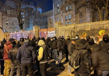 Радикальная молодежь "штурмовала" бары и клубы на Подоле