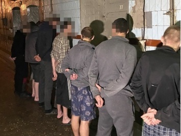 Заключенные в шлепанцах обобрали интернет-покупателей на 300 тыс. гривен, - конвой не виновен