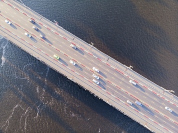 Столичные власти не собираются перекрывать движение по аварийному мосту Патона
