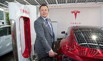 Илон Маск продал уже больше половины акций Tesla из обещанного количества