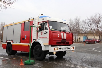 В Симферополе устроили дрифт на пожарных автомобилях