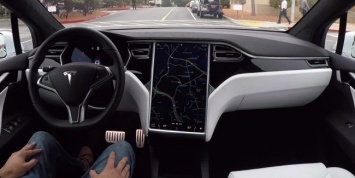 Tesla будет следить за водителем при использовании автопилота