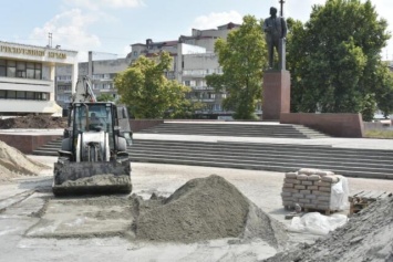 Подрядчик пообещал завершить благоустройство площади Ленина в Симферополе до конца года