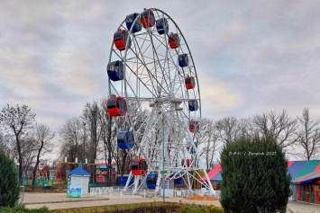 В оккупированном Донецке установили новое чертово колесо: чем недовольны жители (фото)