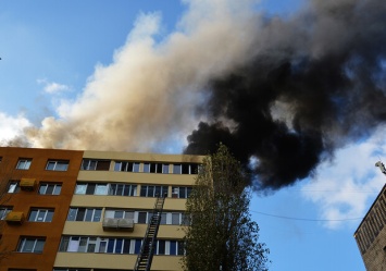 Масштабный пожар в доме на Слобожанском: жильцам компенсируют убытки