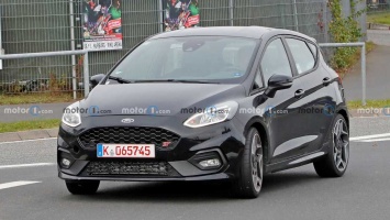 Ford вывел на тесты "заряженную" версию Fiesta: фото