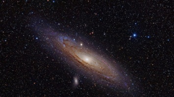 "Невидимая" Вселенная: Hubble запечатлел невероятные галактики