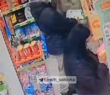 В Харькове в магазине карманница украла телефон у девушки