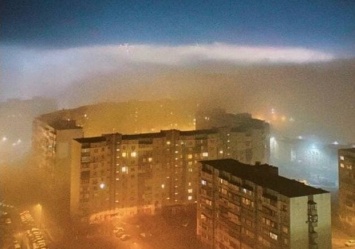 Киев окутал густой туман: атмосферные фото и видео