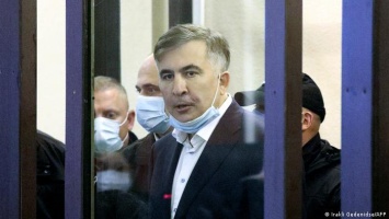Саакашвили в суде: хаос и перцовый газ на улице