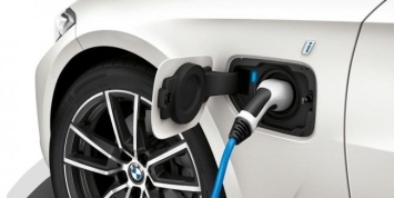Водителя не спрашивают: после обновления BMW самостоятельно переходят на электротягу