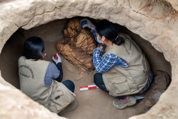 Археологи обнаружили мумию, полностью перевязанную веревками