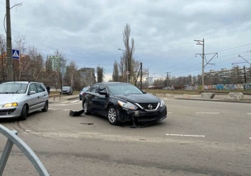 В Соцгороде из-за ДТП пассажирка такси разбила головой стекло