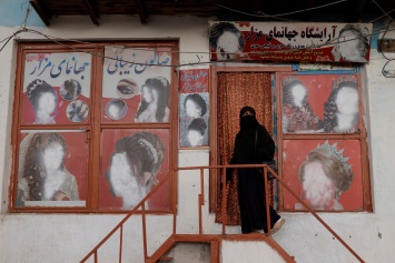 Талибы издали указ о правах афганок, но про образование не упомянули