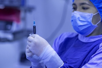 В Италии мужчина пришел вакцинироваться с искусственной рукой