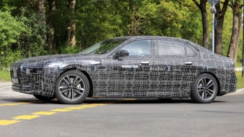 Электроседан BMW i7 появится на рынке в следующем году