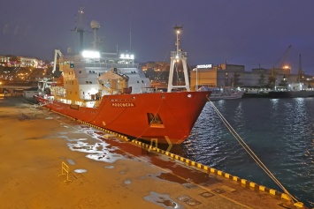Ледокол "Ноосфера" ушел на ремонт в Черноморск, старт антарктической экспедиции намечен на начало января