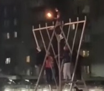 В Кривом Роге фанаты местного блогера осквернили еврейский памятник