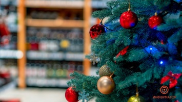 Готовимся к новому году вместе с Dmart: елки, подарки, игрушки и скидки на праздничное угощение