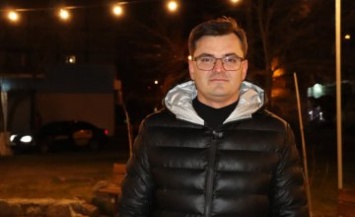 Новогодние гуляния в благоустроенном сквере на Героев,17: Максим Дегтяренко приоткрыл подробности предпраздничного сюрприза (ВИДЕО)