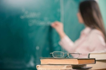Департамент образования Мариуполя завысил зарплаты мариупольских учителей