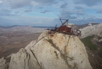 В Крыму ураганным ветром снесло «Искусственную Луну»