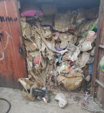 В Херсоне продолжают сносить назаконные металлические гаражи