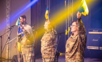 В Днепре в честь волонтеров и военных спели патриотические песни