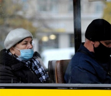 В "желтом" Киеве запретят пользоваться транспортом и ходить в ТРЦ без COVID-документов - мэрия