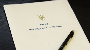Зеленский продлил санкции против лиц, причастных к организации выборов в оккупированном Крыму