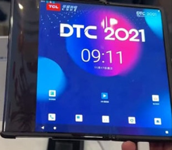 TCL показала первый смартфон со складным-раздвижным дисплеем