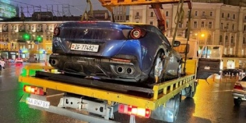 В Киеве эвакуировали на штрафплощадку Ferrari