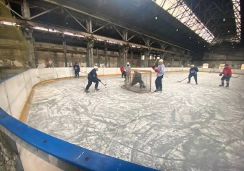 В Харькове открылся новый каток на арт-заводе "Механика"