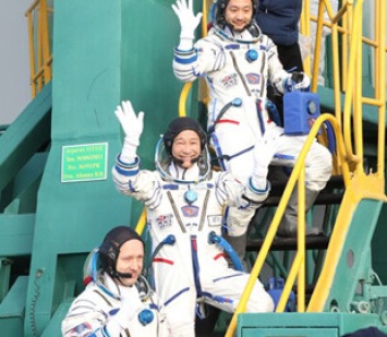 Россия запустила на МКС первых за 12 лет космических туристов