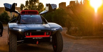 Audi RS Q e-tron для «Дакара»: появились изображения салона