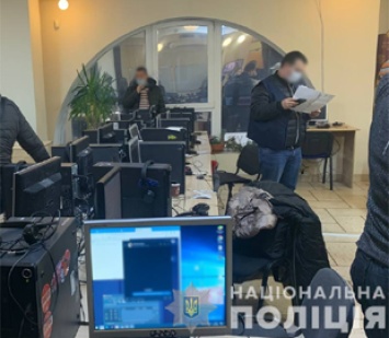 Представлялись менеджерами банка: в Харькове накрыли мошеннический колл-центр