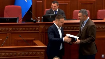 Кличко наградил своего экс-заместителя, которого выгнал за нападение на полицию