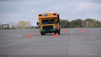 Электрический школьный автобус показал хорошие результаты в «лосином тесте» (ВИДЕО)