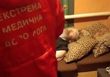 В селе под Киевом пожилой мужчина упал на пол и пролежал так три дня