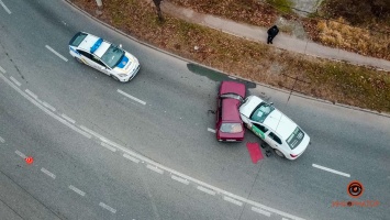 В Днепре на Лисиченко столкнулись Renault такси Bolt и "Славута": есть пострадавшие