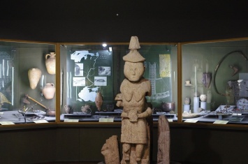 В запорожском музее можно увидеть половецкую стелу в дорогой одежде