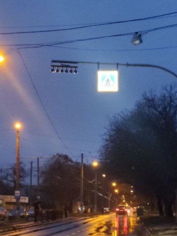 В Одессе устанавливают дорожные знаки с подсветкой