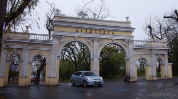 Возле Ланжероновской арки в парке Шевченко за 10 млн грн уложат новую плитку