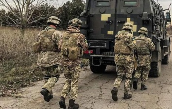 Морпехи освободили «захваченные» админздания на Одесщине (ФОТО)
