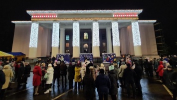 Как выглядит площадь Владимира Великого в новогоднем наряде